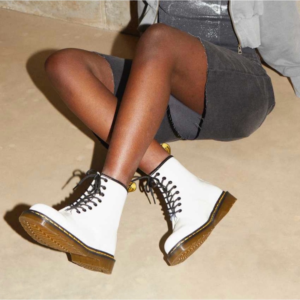 Dr. Martens 1460 Smooth Leather Lace Up Boots In White Smooth Size L9 (EUR 41)